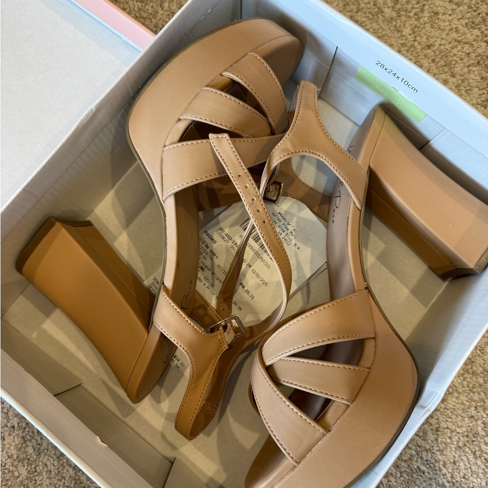 Nude platform heels- NWOT
